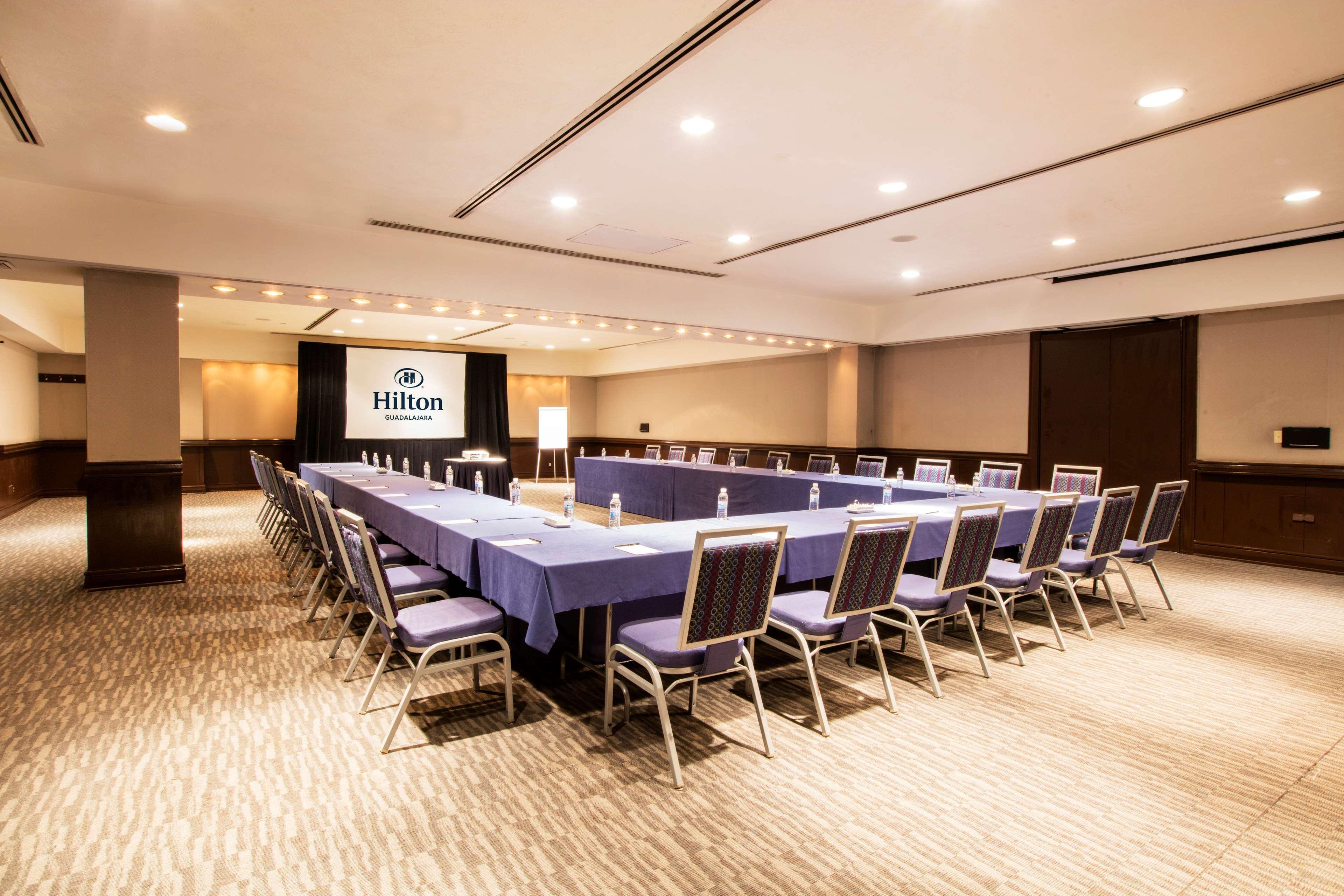 Отель Barcelo Гвадалахара Экстерьер фото Meeting room